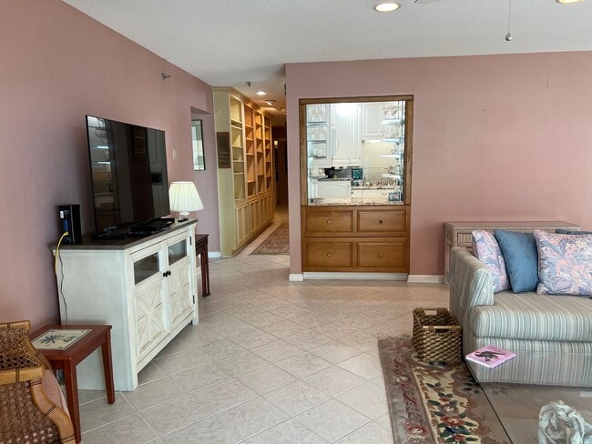 Building Photo - Furnished Waterfront Condo in Hilton Head Plantation - Mariners Pt