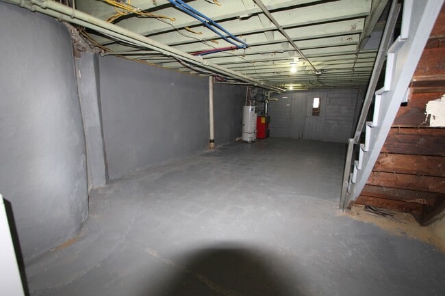 Building Photo - 124 W Pomona St