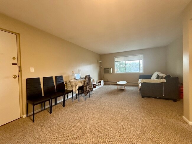 Building Photo - 69 Newton St