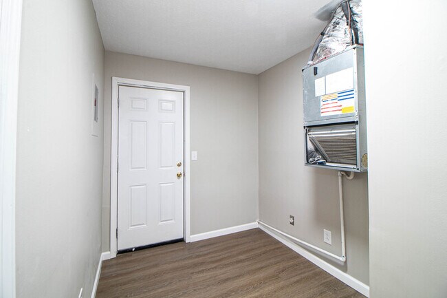 Building Photo - 10-410 Thompsonville Ln