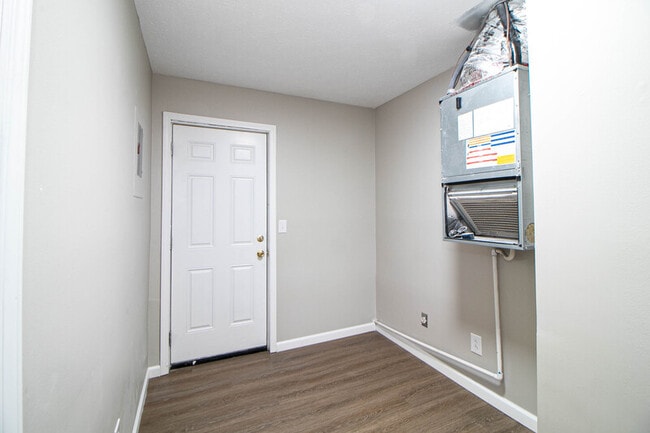 Building Photo - 404 -10 Thompsonville Lane