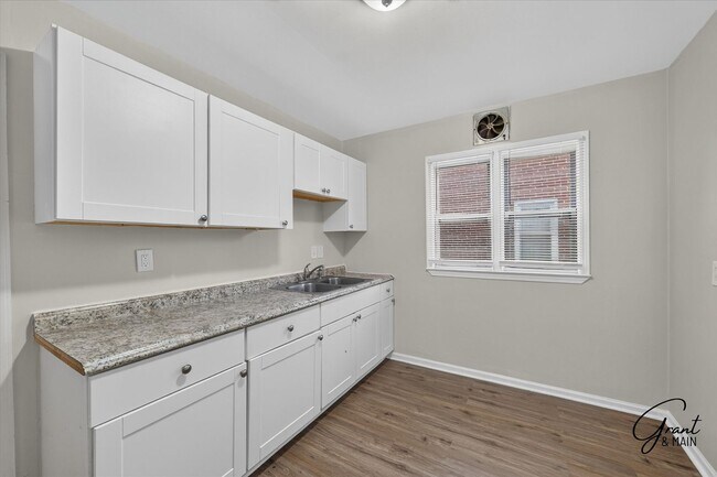 Building Photo - 4 Bedroom Home - $1,550