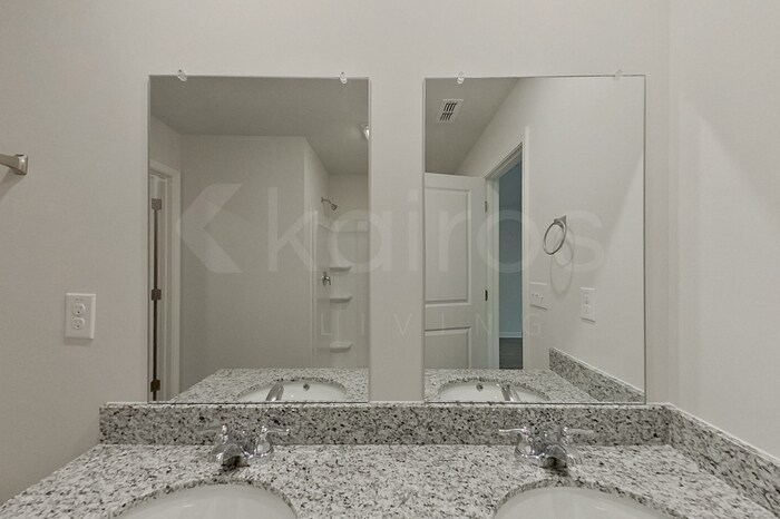 Building Photo - 380 Ironwood Ct