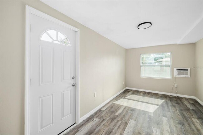 Building Photo - 6051 Carlton Ave