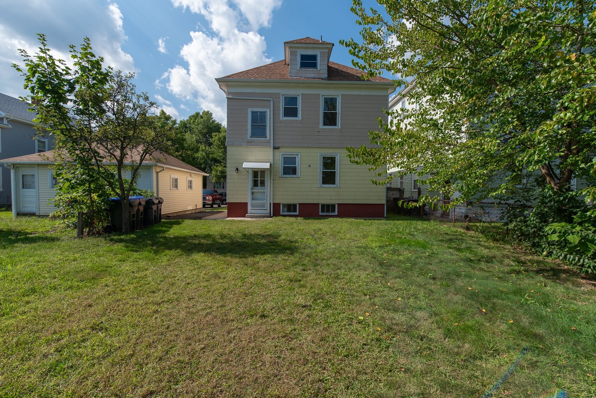 Building Photo - 73 Vandewater St