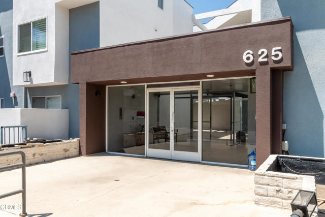Building Photo - 625 E Del Mar Blvd