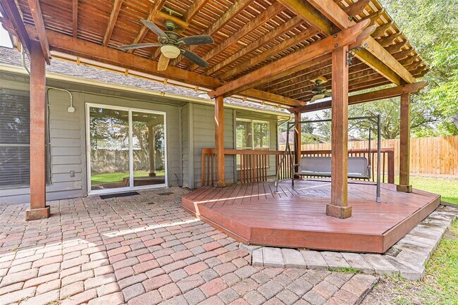 Building Photo - 1115 W Castlewood Ave