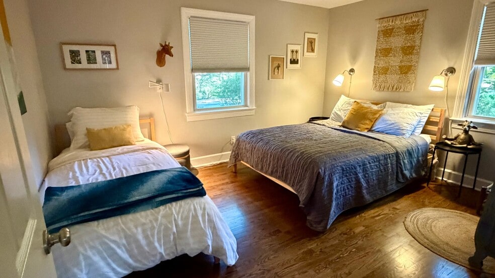 Building Photo - 3616 Skyview Dr SE