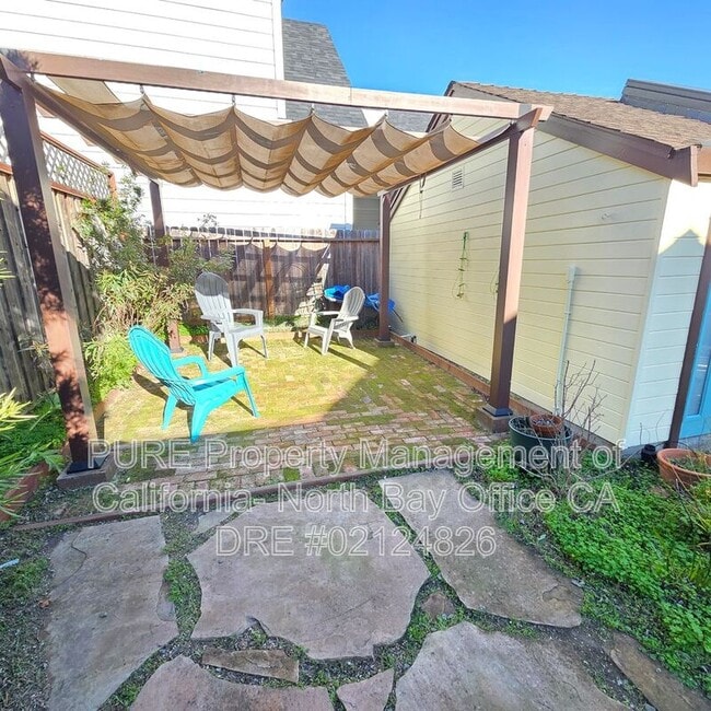 Building Photo - 400 Upham St