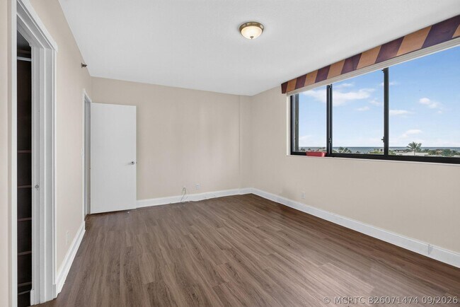 Building Photo - 2300 NE 33rd Ave