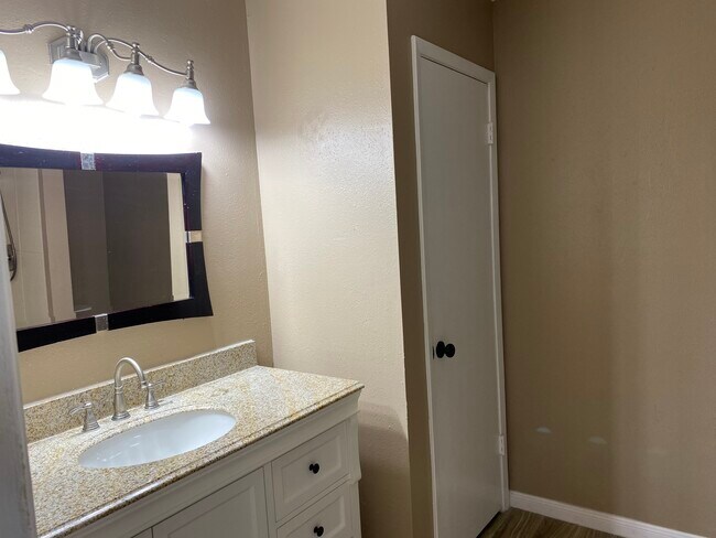 Building Photo - 6604 Montauk Dr