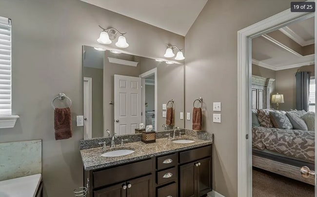 Building Photo - "Charming 3-Bed Retreat in Bossier City with Granite Touches & Gleaming Hardwood Floors!"