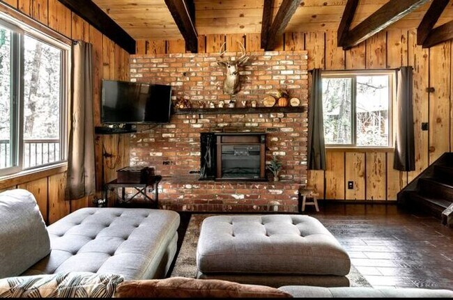 Building Photo - Serene Lakeview Cabin