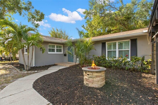Primary Photo - 320 Lake Maggiore Blvd S