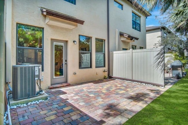 Building Photo - 2374 Post St