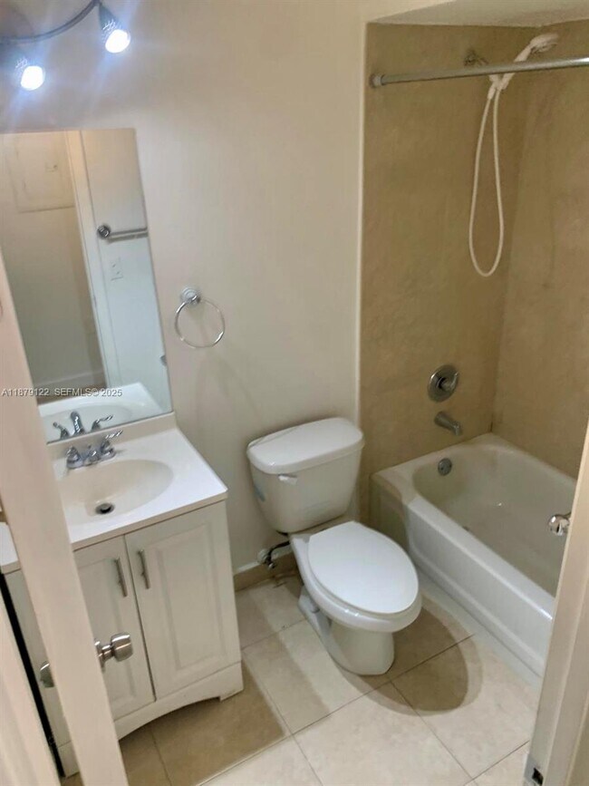 Building Photo - 468 NE 206th Ln