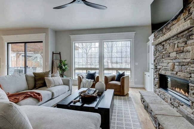 Building Photo - Beautiful home perfect for entertaining