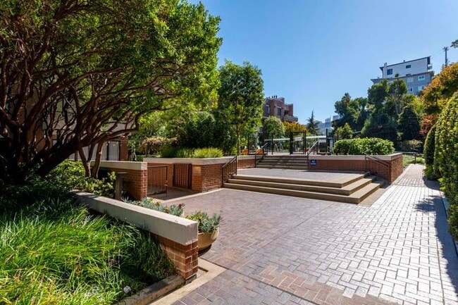 Building Photo - 101 Lombard St