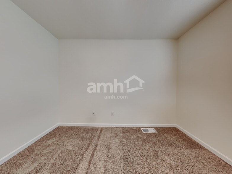 Building Photo - 1306 W 16th Ave