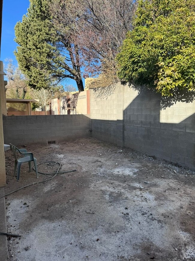 Building Photo - Foothills Townhouse 2 Bedroom 2 Bath with ...