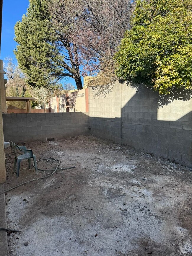 Building Photo - Foothills Townhouse 2 Bedroom 2 Bath with 2 Car Garage