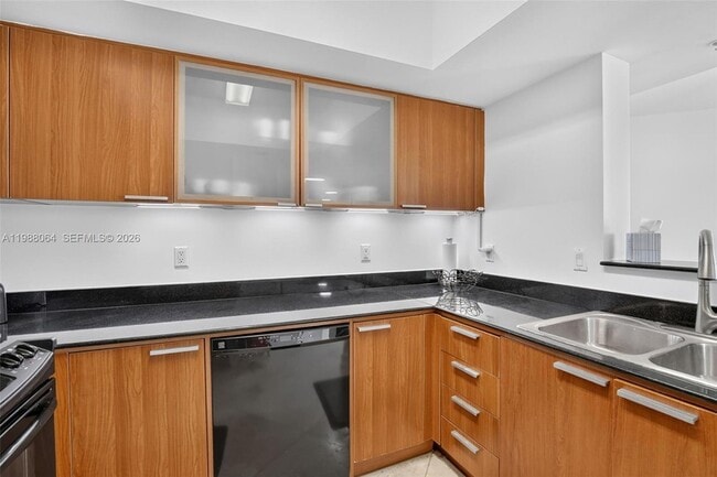 Building Photo - 16699 Collins Ave