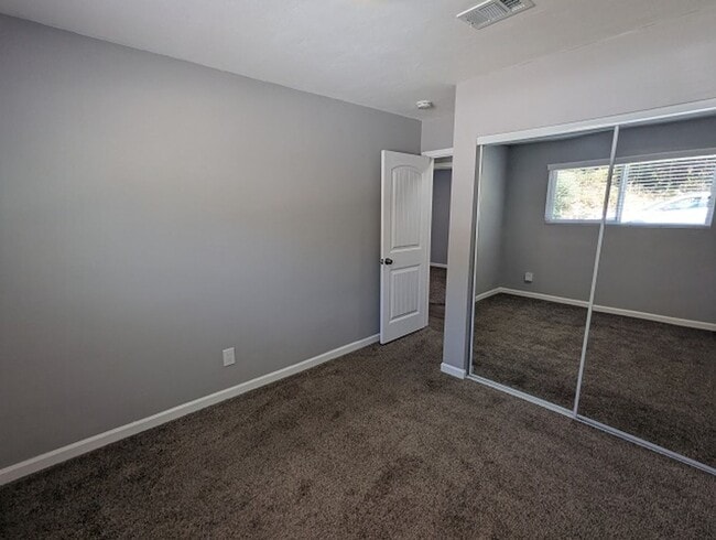 Building Photo - 3 Bedroom - 1 Bath House in San Diego