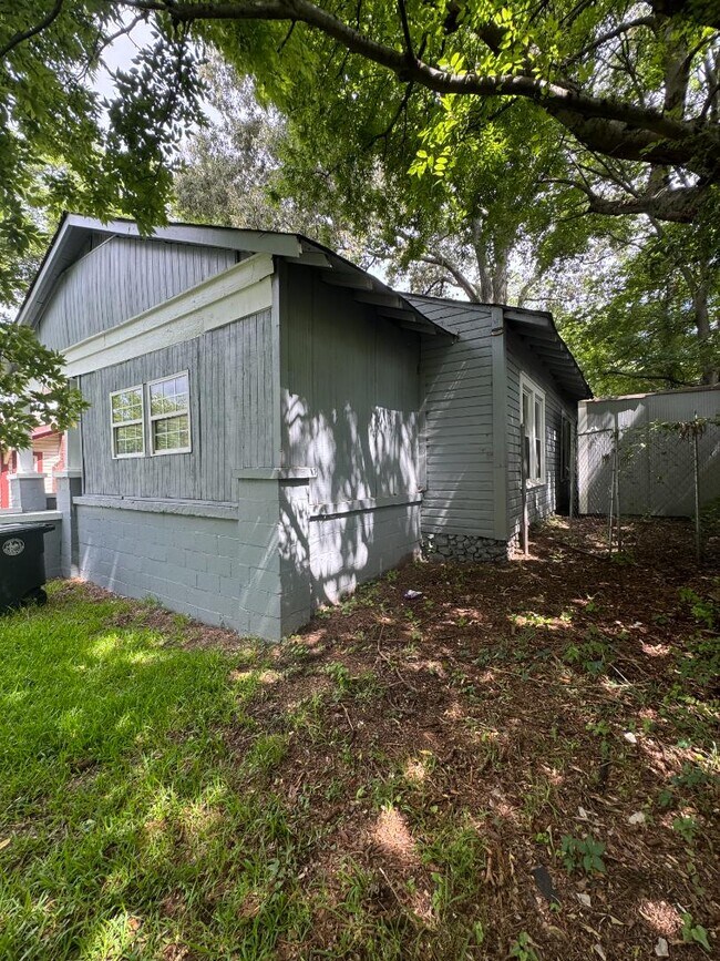 Building Photo - 4120 39th Ave N