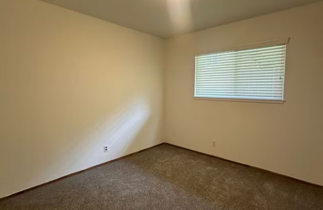 Building Photo - Coastal Living 3 bedroom home in the heart...
