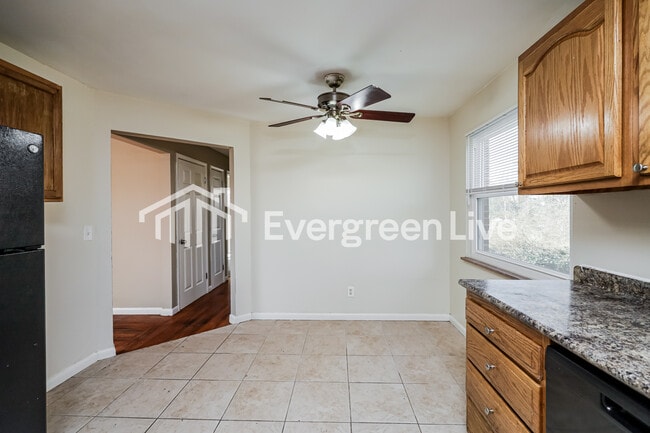 Building Photo - 3454 Robinet Dr