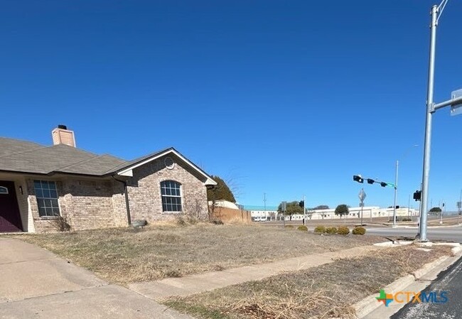 Building Photo - 3801 Tallwood Dr