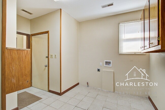 Building Photo - 198 Nassau St