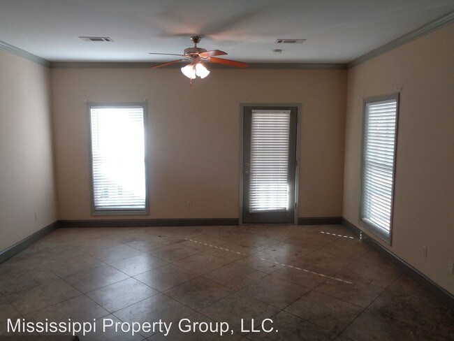 Building Photo - 3 br, 3 bath House - 111 Mondrian Place