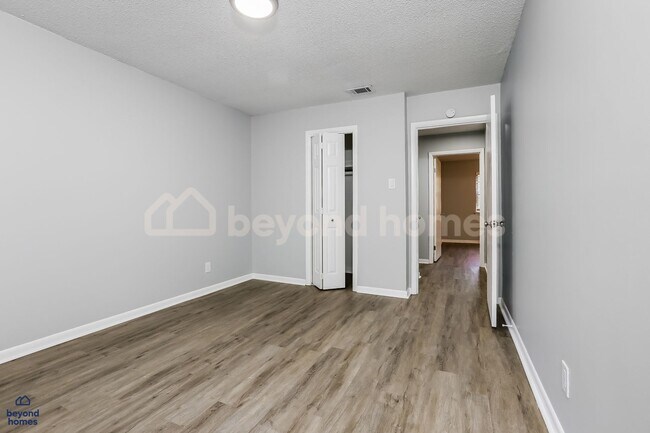 Building Photo - Beautifully Modernized Home with 3 bedroom / 2 full bath and 1,846 sq feet of space!