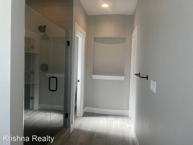 Building Photo - 5 br, 4 bath House - 11958 NW Sadie St,