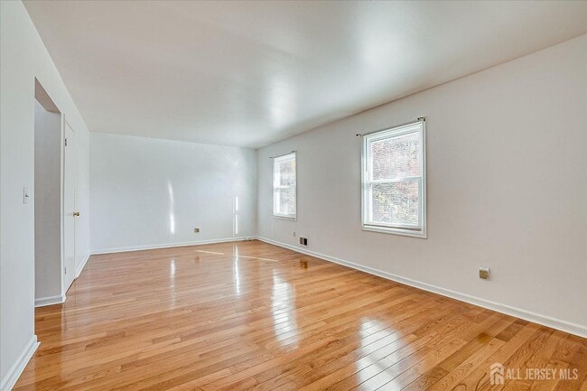 Building Photo - 536 Elsie Ave