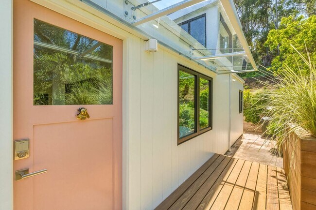 Building Photo - Beautifully Remodeled 4BR + Office Mill Valley Home — Furnished, Private 3/4-Acre Setting, Walk t...