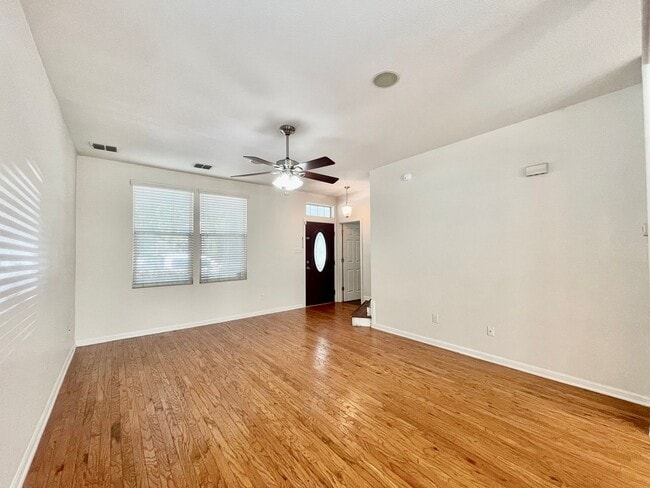 Building Photo - Superb Suburban Space! Multiple Living areas!