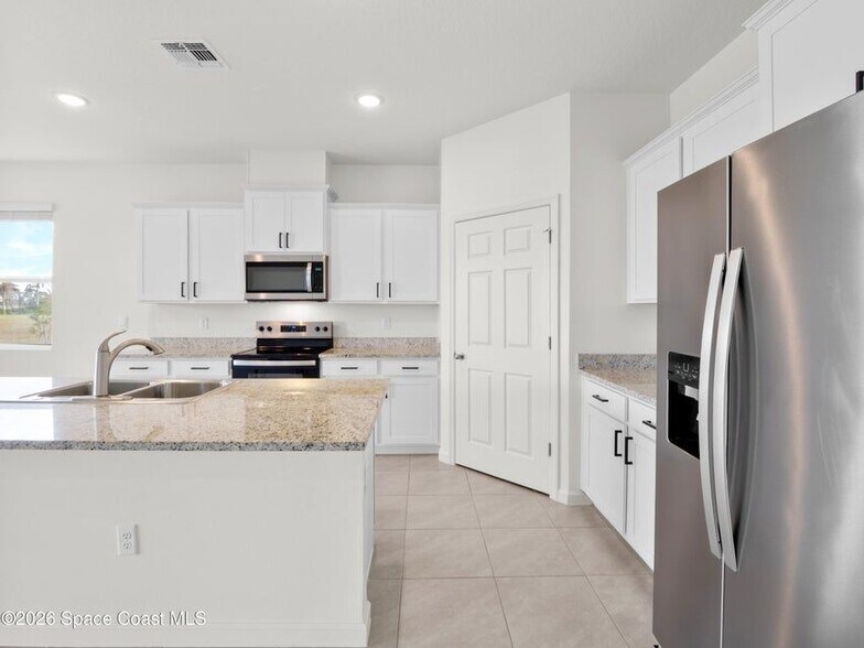 Building Photo - 5388 Waterfall Pl