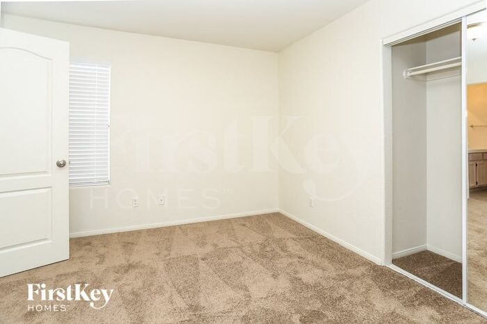 Building Photo - 4333 Matinee Ave