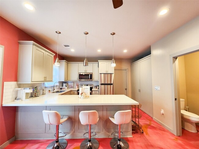 Building Photo - 5910 Shelburne St