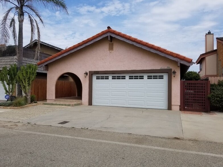 Primary Photo - 5325 Surfrider Way