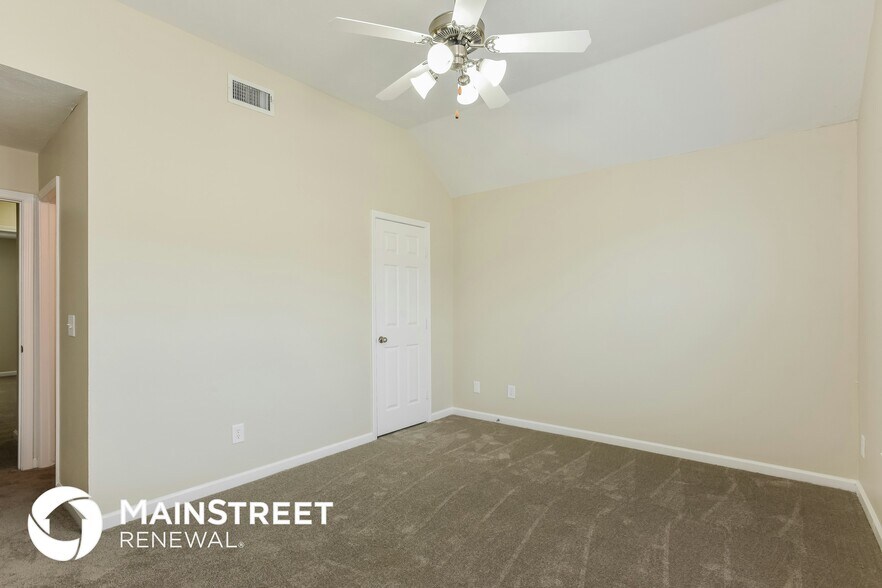 Building Photo - 6058 Cullen Dr