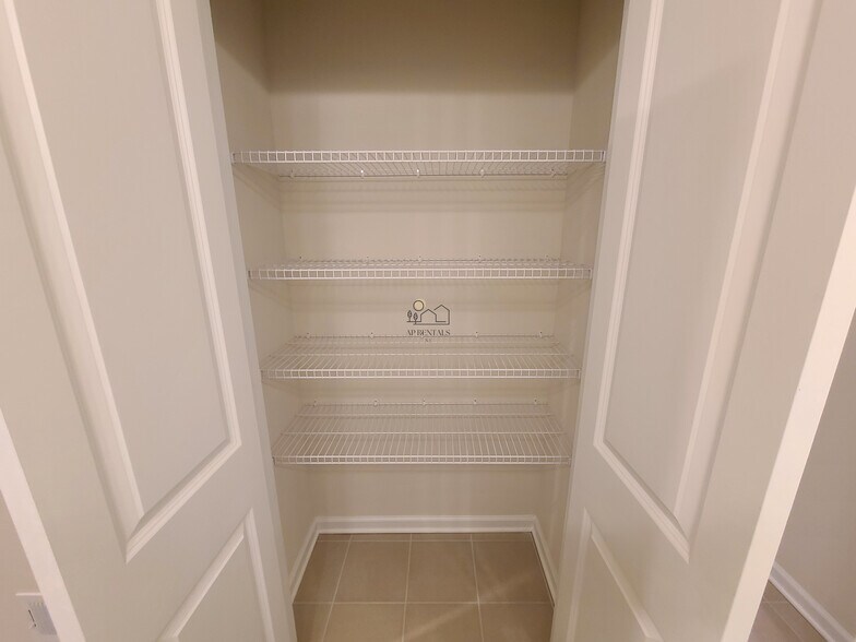 Building Photo - 622 Sadie Cir