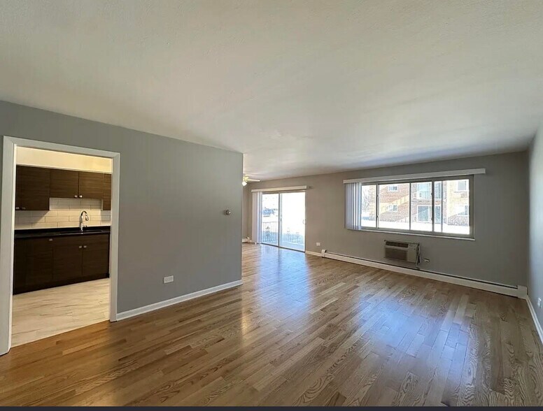 Building Photo - 1653 Oakwood Ave