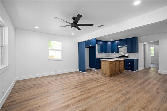 Building Photo - 714 S Blanco St