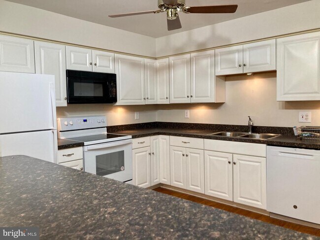 Building Photo - 2819 Berth Ct