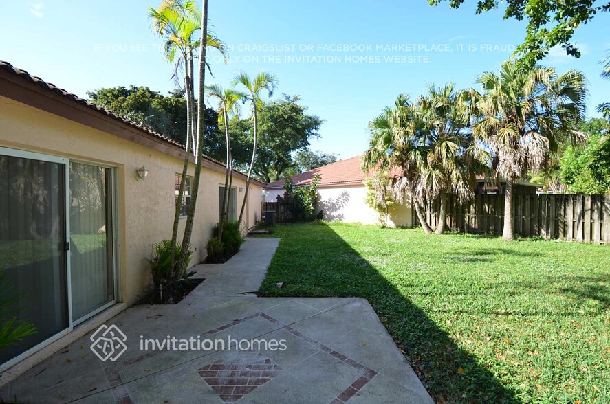 Building Photo - 5550 NW 49th Ave