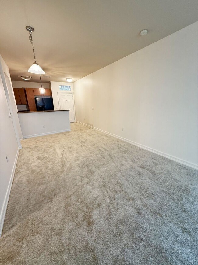 Building Photo - 2 Bed/2 Bath Condo available at Union Square!