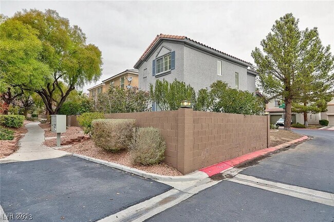 Building Photo - 9909 Calabasas Ave